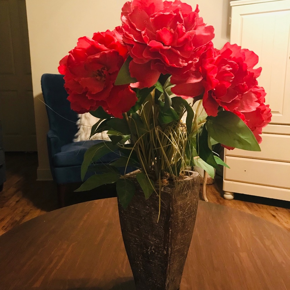 Faux Peony floral arrangement in Vase
